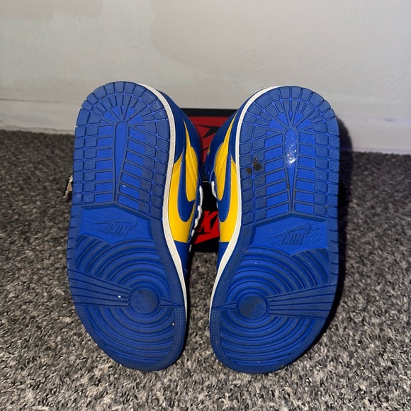 (SOLD) Jordan 1 “Laney” - Picture 3 of 5
